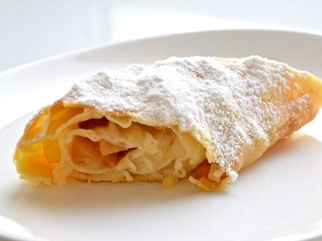 Рецепт яблочного штруделя из слоеного дрожжевого теста