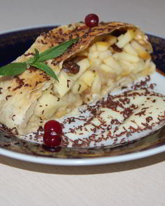 Яблочный штрудель из вытяжного теста