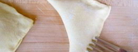 слойки из бездрожжевого теста с сыром. Шаг 6