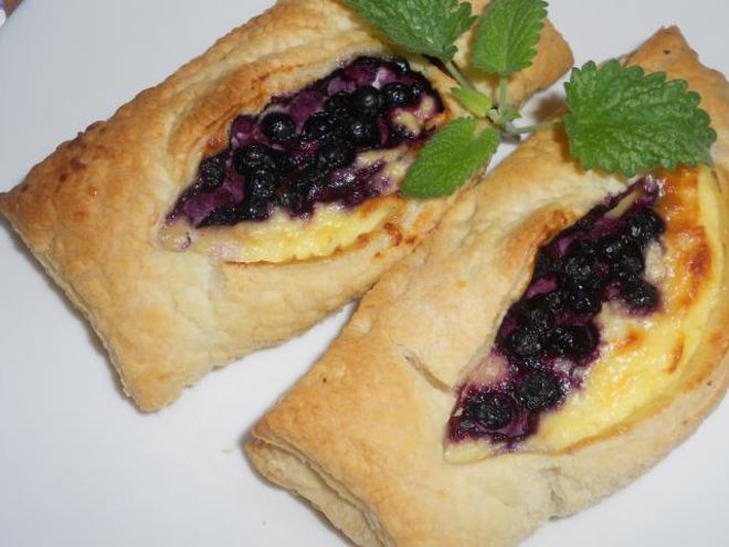 Рецепт слоек с черникой и творогом