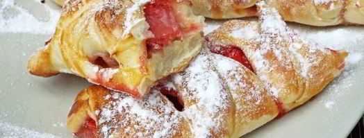 слойки с клубникой и бананом. Шаг 15