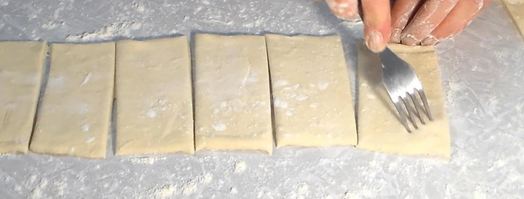 слойки с клубникой и кремом. Шаг 3