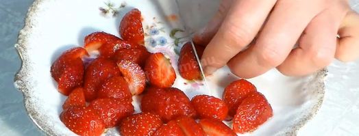 слойки с клубникой и кремом. Шаг 7