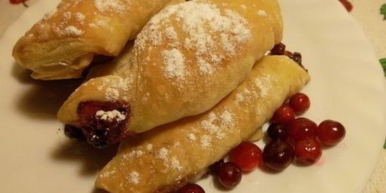 Слойки с клюквой