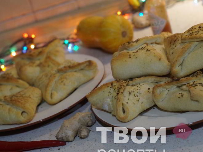 Рецепт слоек с колбасками и сулугуни