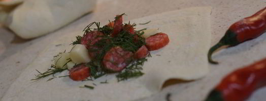 слойки с колбасками и сулугуни. Шаг 3