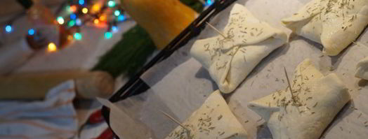 слойки с колбасками и сулугуни. Шаг 5