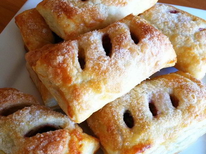 Рецепт слоек с нутеллой и малиновым вареньем