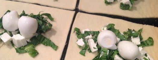 слойки с щавелем, сыром и яйцом. Шаг 12