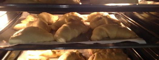 слойки с щавелем, сыром и яйцом. Шаг 15