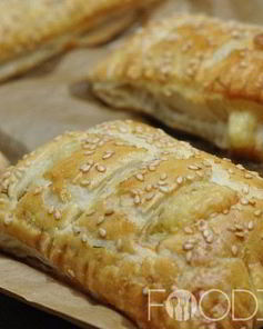 Слойки с сыром