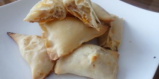 Слойки с творогом, курагой и орехами