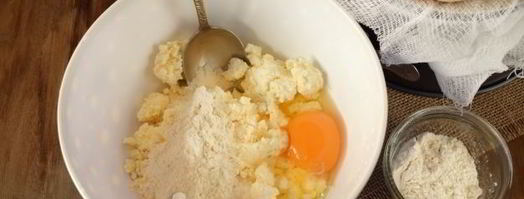 несладкие сырники с начинкой из яйца и зеленого лука. Шаг 5