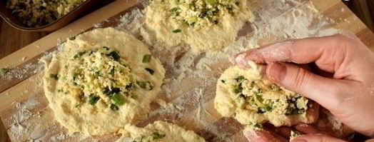 несладкие сырники с начинкой из яйца и зеленого лука. Шаг 12