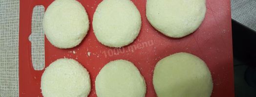 пышные сырники с кокосовой мукой. Шаг 8