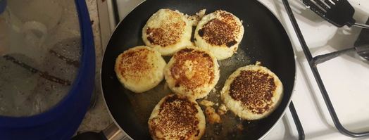 пышные сырники с кокосовой мукой. Шаг 10