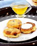 Сырники из творога с изюмом