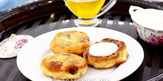 Сырники из творога с изюмом