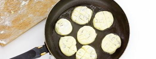 сырники из творога с изюмом. Шаг 10