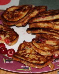 Сырники из творога с вишней и шоколадом