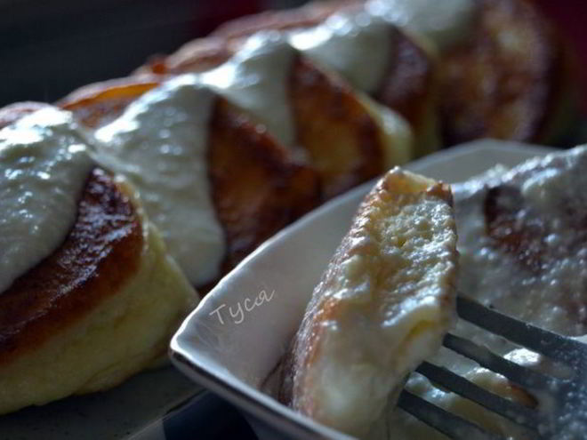 Рецепт сырников, тушенных в сладкой сметане