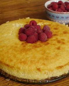 Творожник с белым шоколадом и малиной