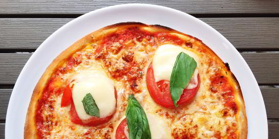 Тесто и начинка для пиццы