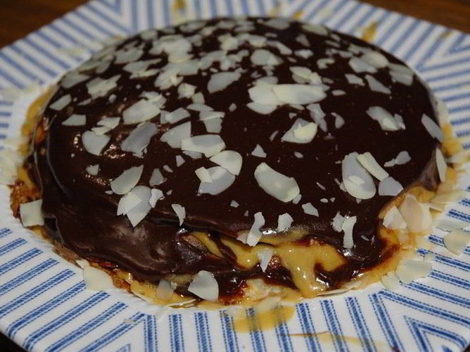 Рецепт блинного торта с карамельной глазурью