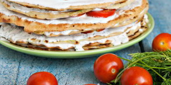 Торт из кабачков с сыром и помидорами