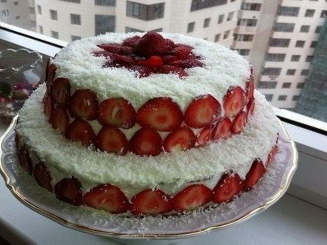 Рецепт торта с клубникой и сливочно-банановым кремом