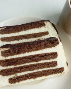 Творожный торт с печеньем без выпечки