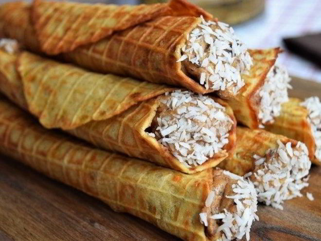 Рецепт банановых вафель с кремом из фиников и орехов