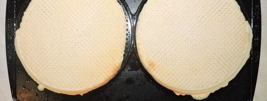 вафельные трубочки с шоколадно-вишневым муссом. Шаг 4