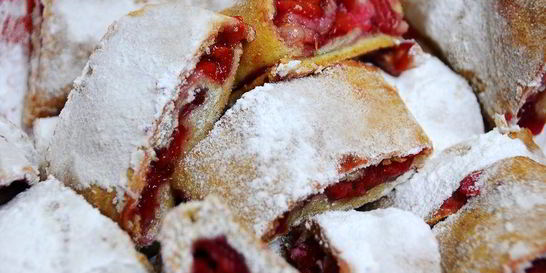 Вишневый рулет