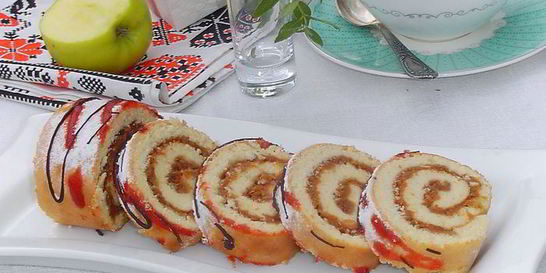 Яблочный рулет