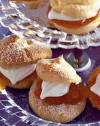 Профитроли с апельсиновым желе