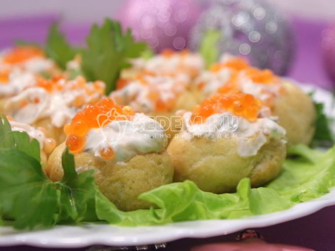 Рецепт профитролей с икрой и творожной начинкой