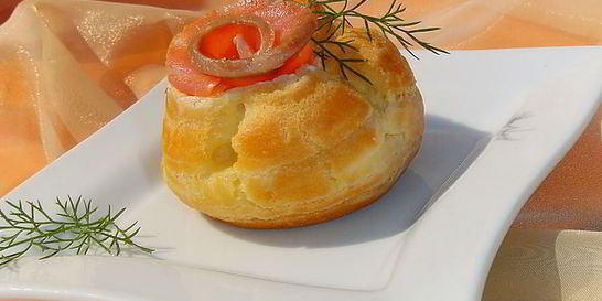 Профитроли с красной рыбой