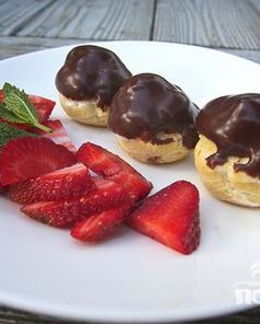 Профитроли с шоколадным соусом