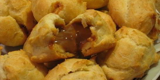 Профитроли со сгущенкой