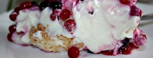 творожный десерт с ягодами и профитролями. Шаг 5