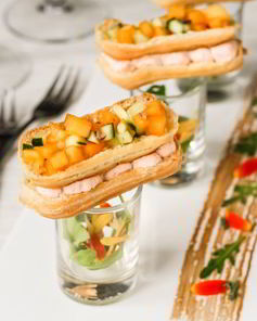 Эклеры с креветочным кремом и тартаром из хурмы