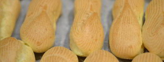 эклеры со сливочно-шоколадным кремом. Шаг 10