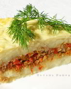 Картофельная запеканка с фаршем под соусом Бешамель