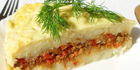 Картофельная запеканка с фаршем под соусом Бешамель