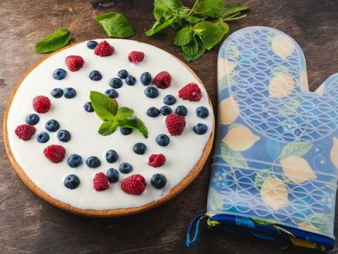 Рецепт творожной запеканки с кремом и ягодами