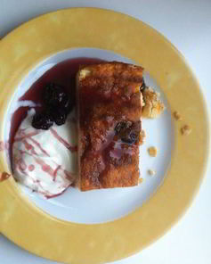 Творожная запеканка с манной кашей и изюмом