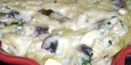 Запеканка из макарон с курицей и грибами