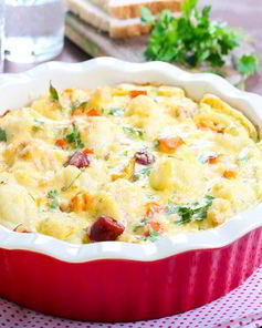 Запеканка из цветной капусты и кабачков с беконом