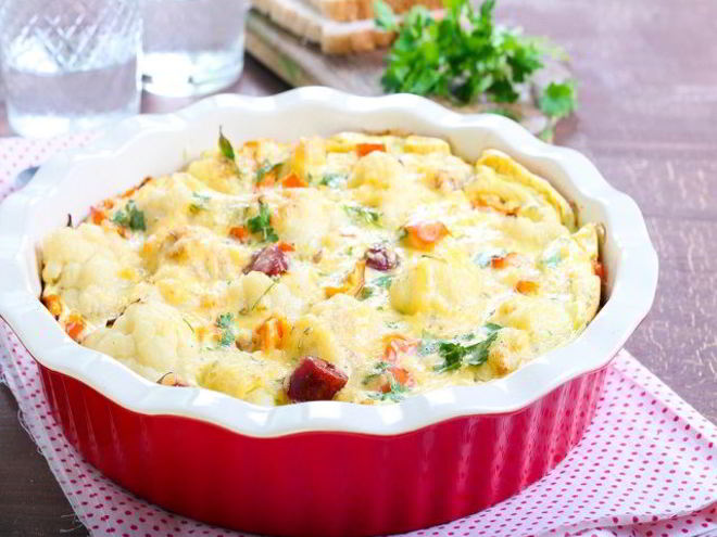 Рецепт запеканки из цветной капусты и кабачков с беконом